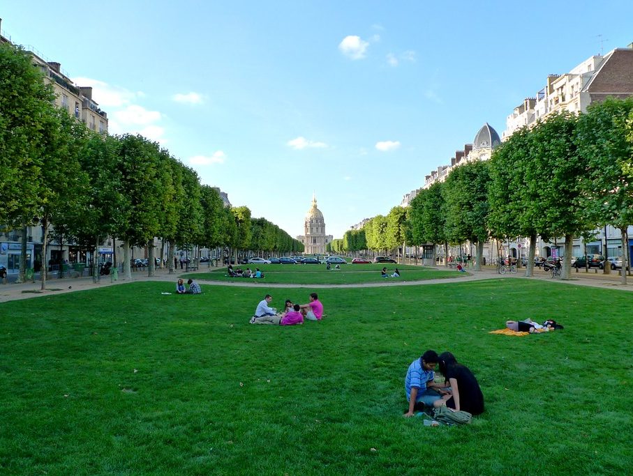 Couples in paris park